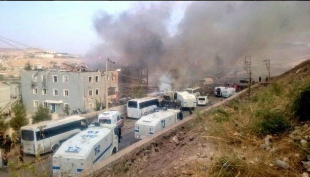 У Туреччині на КПП поліції висадили автівку з бомбами: 9 вбитих, 64 поранених
