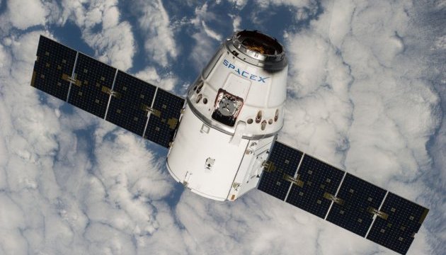 Корабель SpaceX привіз на землю тонну вантажу і 12 мишей