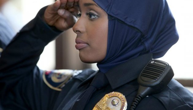 Жінкам-поліцейським у Туреччині дозволили носити хіджаб на службі
