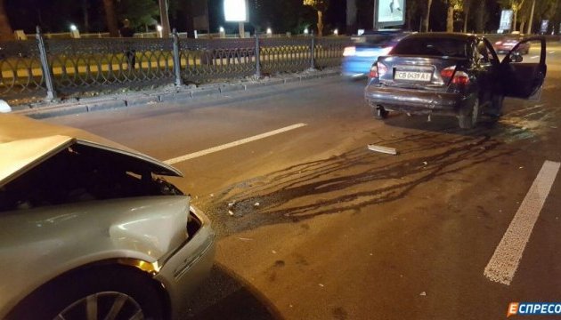 У Києві чоловік на Skoda протаранив авто з вагітною - і побіг 
