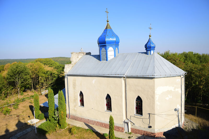 Троїцька церква на території Свято-Троїцького монастиря, смт Сатанів, Хмельницька область, 16 вересня 2016 року. 