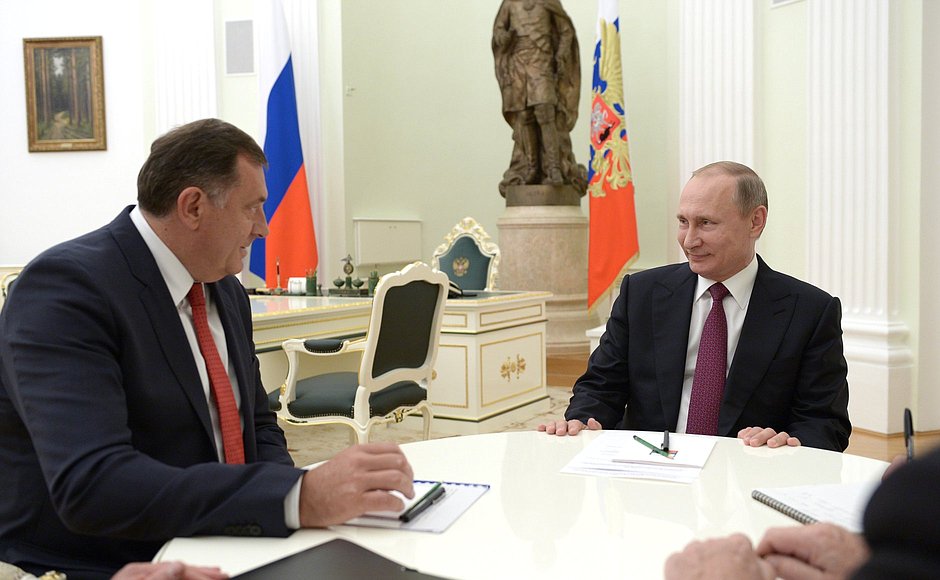 На фото: президент РФ Володимир Путін (праворуч) та президентом Республіки Сербської Боснії та Герцеговини Мілорад Додік
