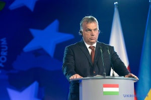 Угорська опозиція збільшує відрив від партії Орбана за місяць до виборів