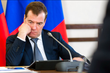 План відмови Росії від долара обіцяють показати Медведєву