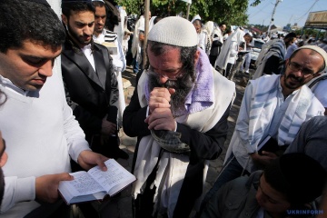 Hasidim start arriving in Ukraine for Rosh Hashanah