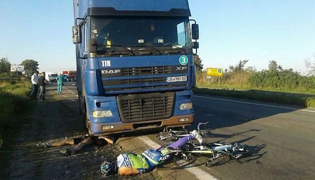 Водію вантажівки, що збив велосипедистів під Броварами, оголосять підозру