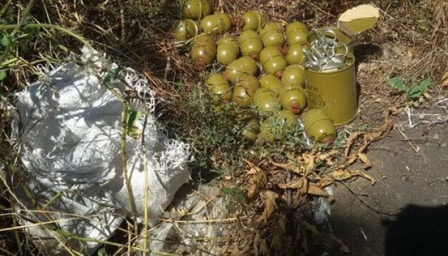 На Донбасі знайшли схрон з гранатами