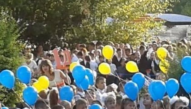 Сімферопольська школа 1 вересня прикрасила себе кольорами українського прапора