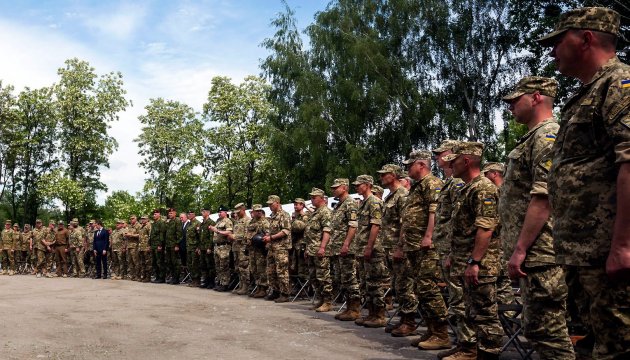 Цього року контракт підписали 53 тисячі військових - Міноборони