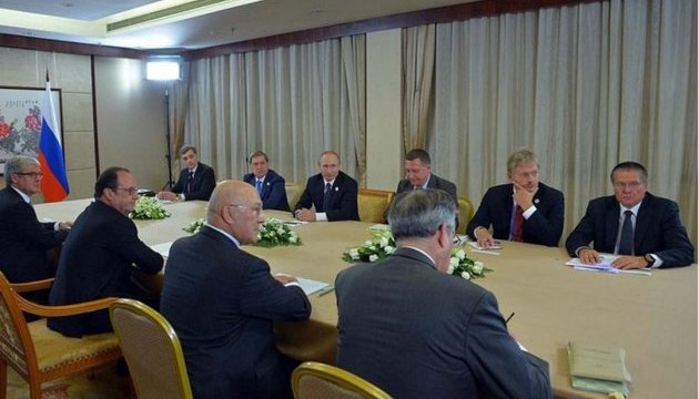 G20: на зустрічі з Путіним Олланд говорив про важливість продовження «нормандського формату»