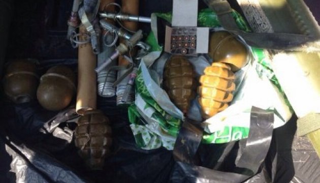 Військовий в зоні АТО продав 2 гранатомети та 6 гранат за 3000 грн

