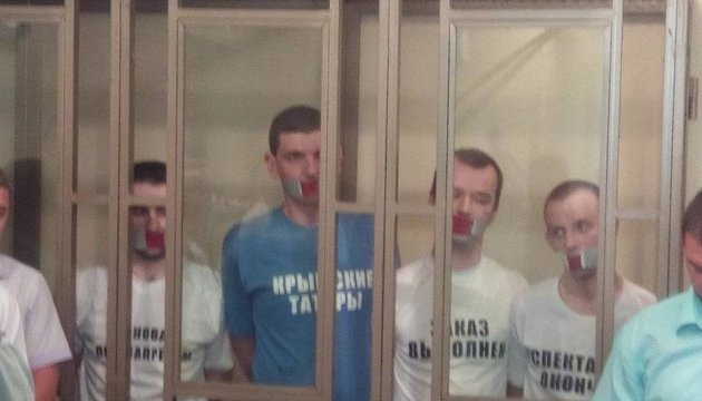 У Росії чотирьох кримських татар засудили до 7 і 5 років колонії