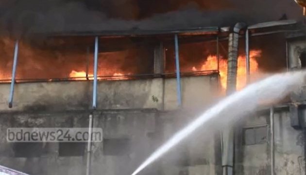 У Бангладеш на фабриці масштабна пожежа: 12 загиблих