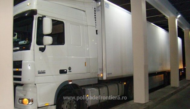 У Румунії впіймали вантажівку з мігрантами