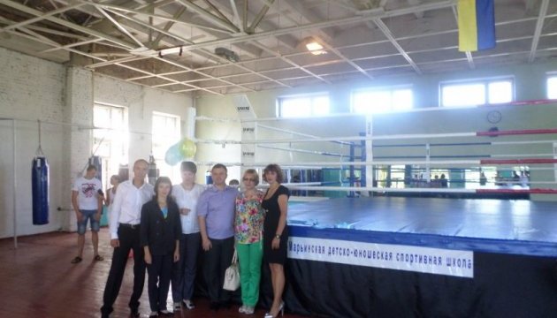 У спортшколі Мар'їнки відкрили боксерський ринг

