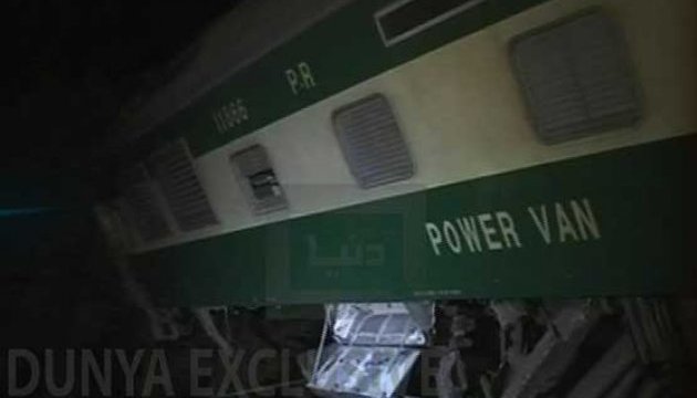 У Пакистані зіткнулися потяги: четверо загиблих, більше сотні поранених