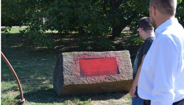 Вандали сплюндрували місце майбутнього пам'ятника Бандері