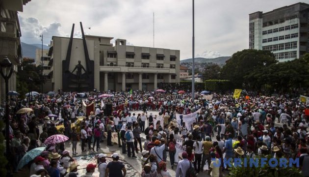 Жителі Мехіко вийшли на мітинг за відставку президента