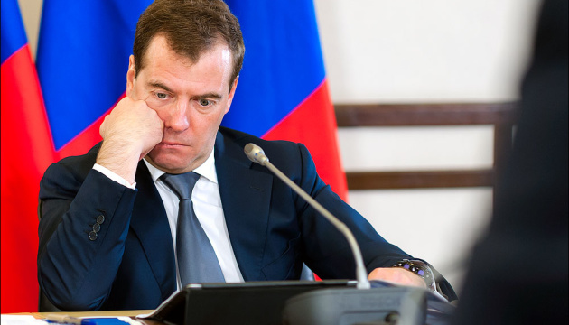 План відмови Росії від долара обіцяють показати Медведєву