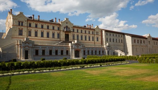 У Молдові відреставрували єдиний у країні винний замок
