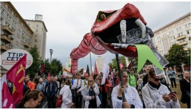 У Німеччині протестували проти торговельної угоди між Євросоюзом і США 