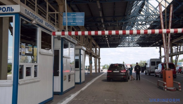 More than 1,000 vehicles piled up at Ukrainian-Polish border