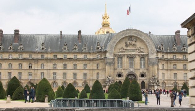 Паніка в центрі Парижа: поліція заарештувала хакера-підлітка