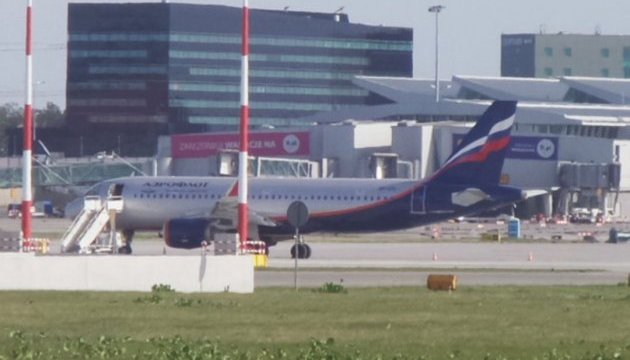 У варшавському аеропорту зіткнулися два літаки
