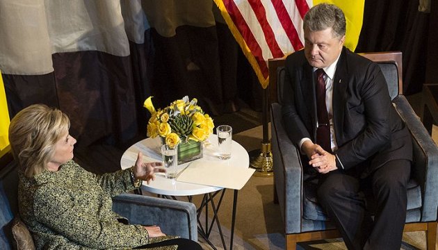 Petro Poroshenko, Hillary Clinton discuss situation in Donbas