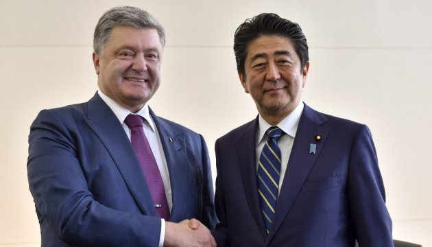 Порошенко зустрівся з прем’єром Японії