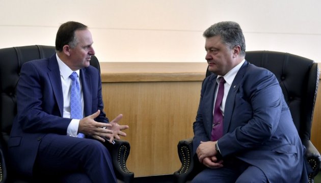 Poroshenko sostiene las primeras en la historia conversaciones con el primer ministro de Nueva Zelanda 