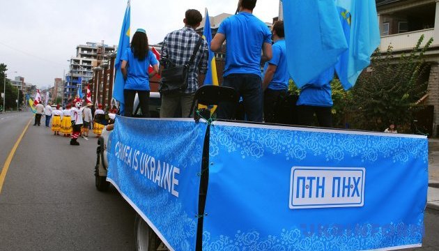 Ретроавтомобілі та спорткари: У Торонто пройшов фестиваль української культури