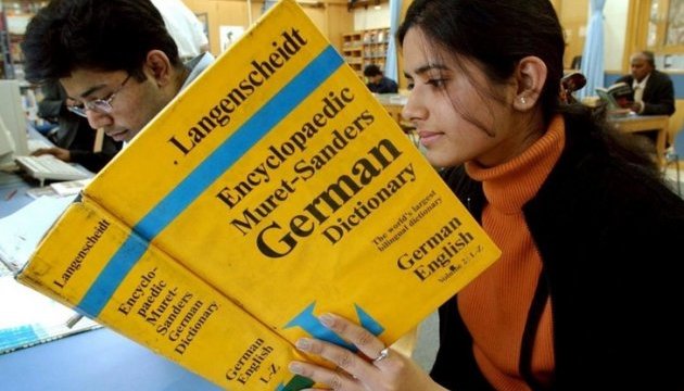 Німецькі педагоги та держслужбовці оголосили страйк
