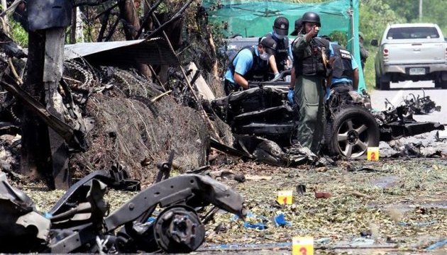 У Таїланді від вибуху дорожньої бомби загинули троє поліцейських