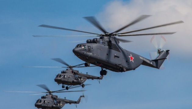 На межі з Кримом за добу зафіксували 10 вертольотів РФ і аеростат