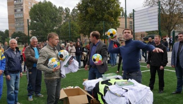 Ващук відкрив у Краматорську перше футбольне поле із штучним покриттям

