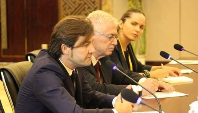 乌克兰文化部长在中国讨论电影投资