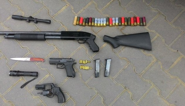 На кордоні з Молдовою спіймали двох порушників зі зброєю