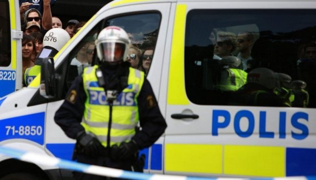 У Швеції люди на скутерах розстріляли автомобіль