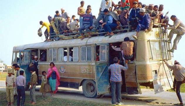 У Непалі в ДТП з автобусом 18 загиблих, десятки постраждалих