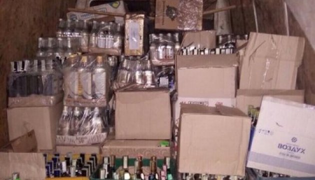 У Маріуполі вилучено незаконно виготовлені сигарети і алкоголь на 100 тисяч гривень