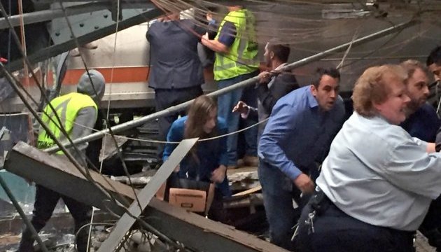 Аварія потяга у Нью-Джерсі: щонайменше троє загиблих - ЗМІ