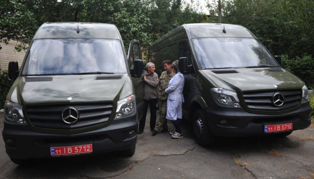 U.S. gives three mobile virus research laboratories to Ukraine (photo)