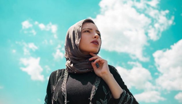 Una musulmana con hijab por primera vez aparece en las páginas de Playboy