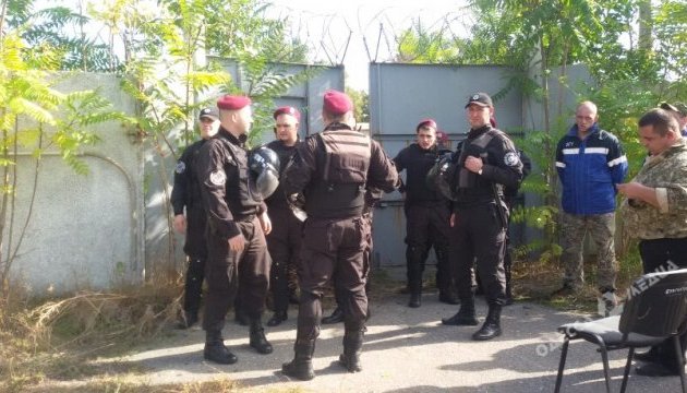 На Одеському НПЗ з’явилися близько сотні охоронців з кийками