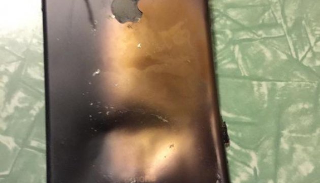 Загорівся iPhone 7: в соцмережах повідомили про перший випадок