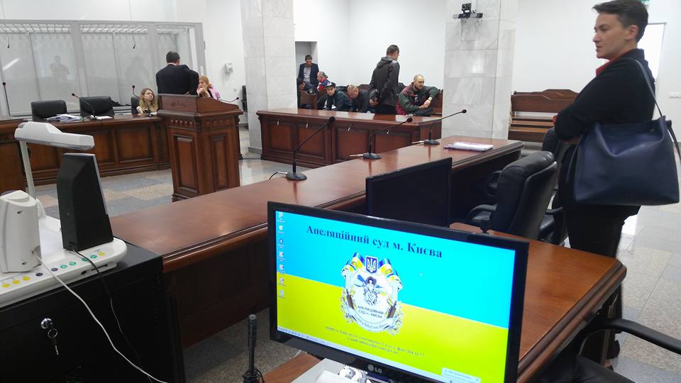 Суд почав екстрене засідання щодо підозрюваних у вбивстві київських міліціонерів - фото 2