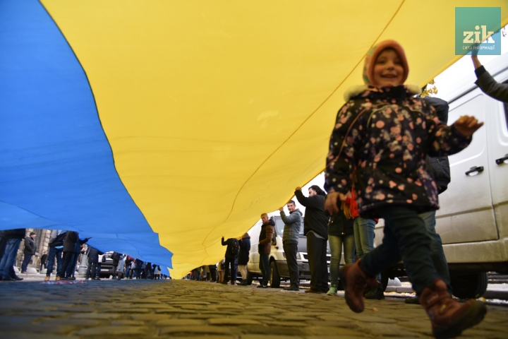 У Львові пронесли 150-метровий прапор - фото 1