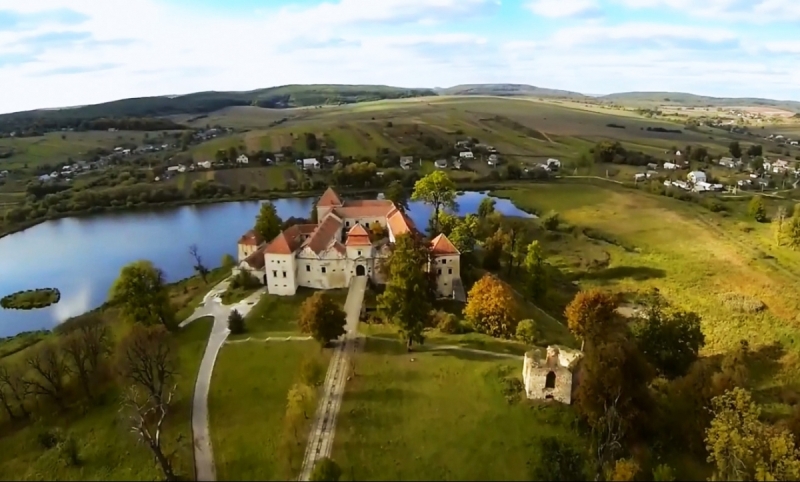 Замок, розташований у селі Свірж Перемишлянського району Львівської області.