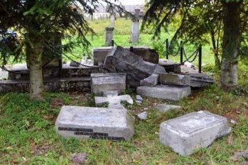 У Польщі можуть узаконити демонтаж українських пам’ятників
